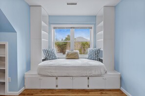 4 habitaciones, tabla de planchar con plancha, wifi y ropa de cama