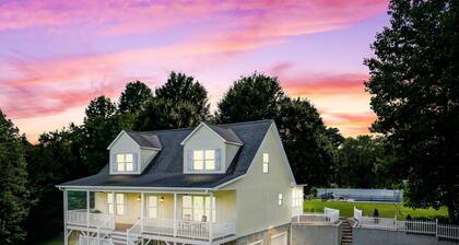Asheville Home close to Airport! 20 minutes to Biltmore!