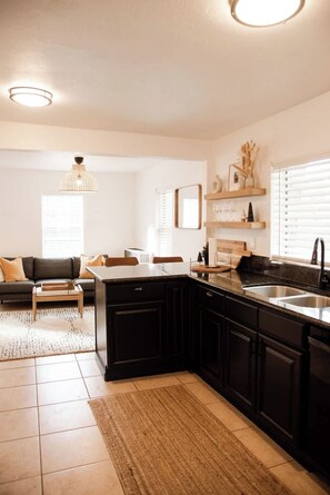 Interior - Black Knight Cabin•Close to Summit•Walk to Village (Big Bear Lake)