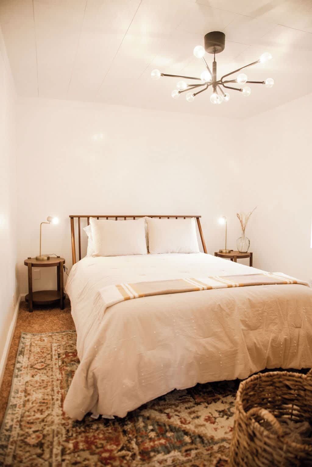 2 habitaciones, tabla de planchar con plancha, cuna de viaje y wifi 
