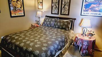 Desk, iron/ironing board, WiFi, bed sheets