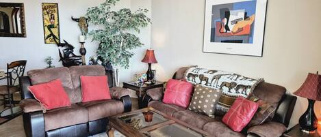 TV, fireplace, stereo