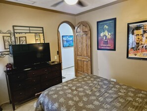 2 bedrooms, desk, iron/ironing board, WiFi