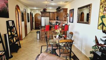 TV, fireplace, stereo