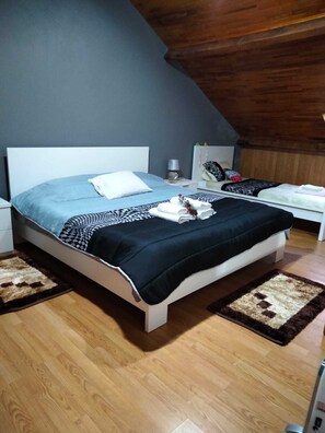 4 bedrooms, iron/ironing board, free WiFi, bed sheets