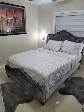 4 bedrooms, iron/ironing board, free WiFi, bed sheets