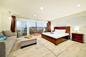 3 bedrooms, iron/ironing board, travel crib, free WiFi