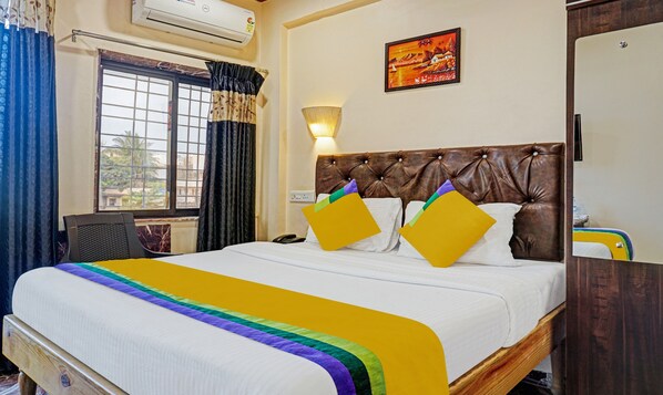 Standard-huone | Työpöytä, silitysrauta/-lauta