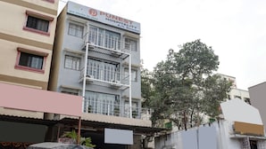 A multi-story building with a sign for 'PUNEST Hospitality A/C Rooms'. - Itsy Hotels Punest (Pune)