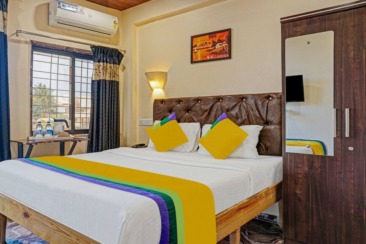 Standard Room | Desk, iron/ironing board