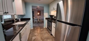 Fridge, microwave, oven, stovetop - Artist owned home near beaches (Venice)