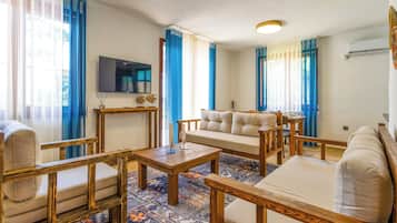 Down comforters, minibar, in-room safe, soundproofing