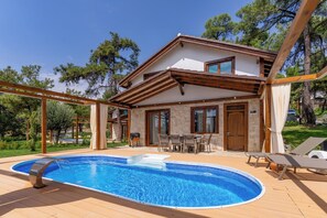 Villa familiar, 4 habitaciones, para no fumadores, vista a la alberca | Edredón, minibar, caja de seguridad en la habitación y insonorización 