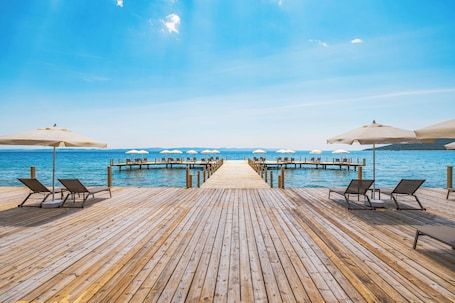 Private beach, black sand, free beach shuttle, free beach cabanas. Marisstone Hotel Gökçetepe Tabiat Parkı