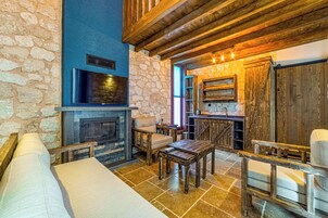 Deluxe Villa | Down comforters, minibar, in-room safe, soundproofing