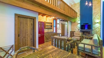 Executive Villa | Down comforters, minibar, in-room safe, soundproofing