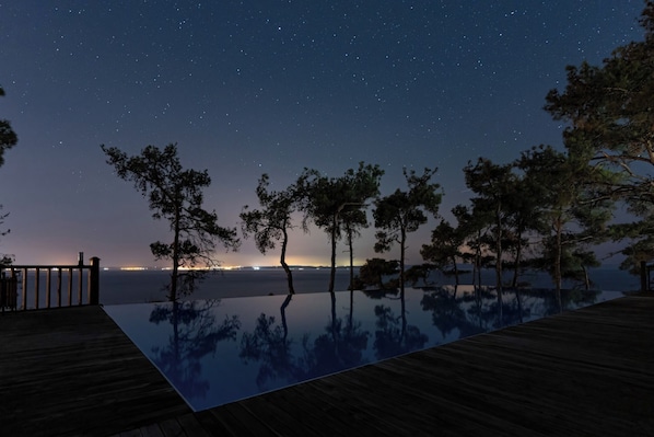 Infinity pool - Marisstone Hotel Villa (Kesan)