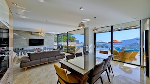 Fernseher, Tischfußball