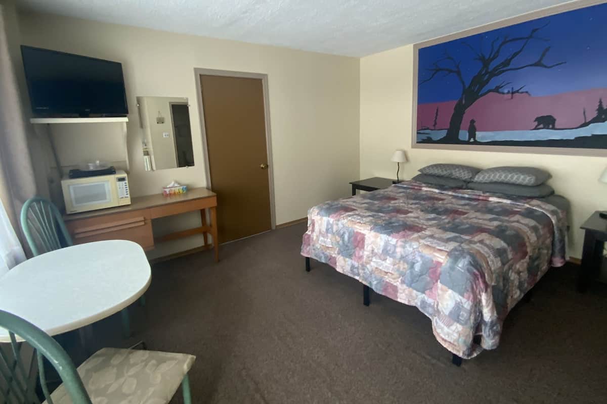 Premium Single Room | WiFi (free), bed sheets