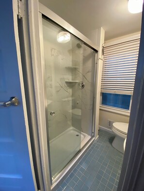 Shower, hair dryer, towels, soap - Cozy Cottage 3 blocks to Town 7 to Beach 4 Blocks to Asbury (ocean grove)