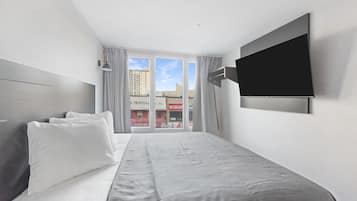 Quarto solteiro luxo, 1 cama King | Escrivaninha, Wi-Fi de cortesia, roupa de cama