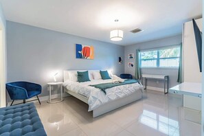 4 bedrooms, desk, iron/ironing board, free WiFi