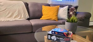 Smart-tv, pejs, bordfodbold, bøger