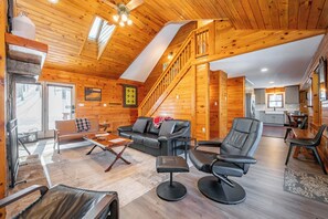 Smart TV, caminetto, tavolo da calcetto