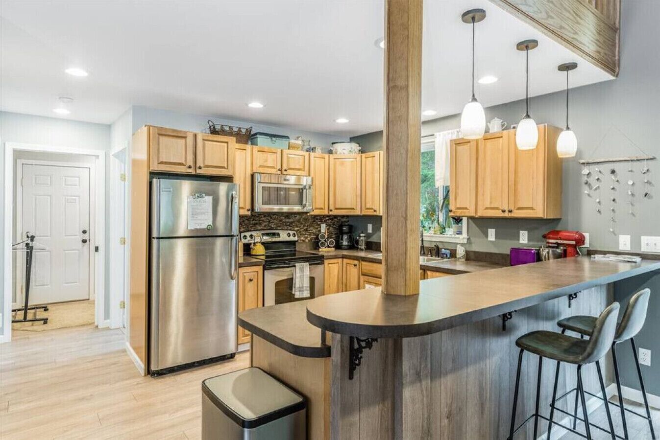 Kylskåp, mikrovågsugn, ugn och spishäll