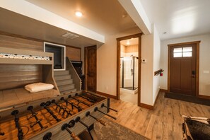 1 bedroom, WiFi, bed sheets - DMR Cabin 6 | Two-Level | Max Capacity 14 (Franklin County)