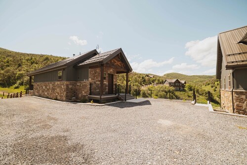 DMR Cabin 4 | Two-Level | Max Capacity 16