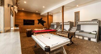 DMR Cabin 1 | Two-Level | Max Capacity 17