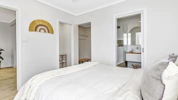 1 bedroom, iron/ironing board, travel cot, free WiFi