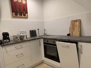 Kühlschrank, Ofen, Herdplatte, Geschirrspüler