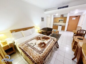 Studio | Premium bedding, in-room safe, desk, blackout drapes - Delmon Suites (Amman)