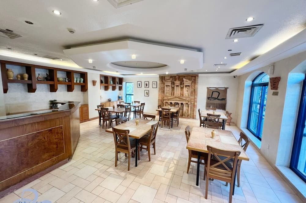 Delmon Suites