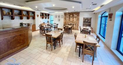 Delmon Suites