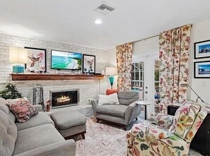 Smart TV, fireplace - 7 Palms Pool House  (Cape Coral)