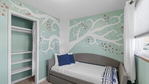 A bedroom with a bed, a wardrobe, and a window. - Knock's Hot Tub Haven in Loveland (Loveland)
