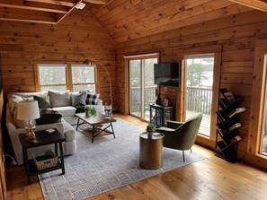 Smart TV, fireplace - Bar Harbor Oceanfront Log Cabin 10 min to Acadia National Park (Bar Harbor)