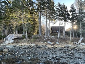 Property grounds - Bar Harbor Oceanfront Log Cabin 10 min to Acadia National Park (Bar Harbor)