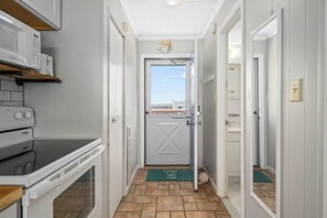 Fridge, microwave, stovetop, coffee/tea maker - Oceanfront Studio, King bed, Sleeps 4, Pool, Wi-Fi (Ocean City)