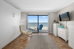 Smart TV, streaming services - Oceanfront Studio, King bed, Sleeps 4, Pool, Wi-Fi (Ocean City)