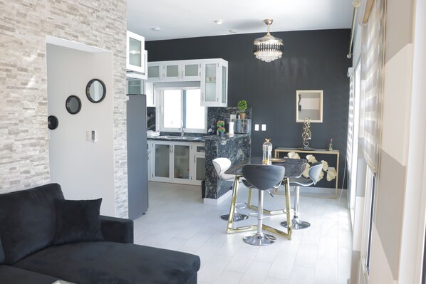 TV - A modern 2-bedroom villa with pool and lounge area (Sosúa)