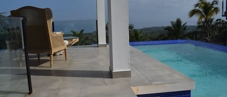 حمّام سباحة خارجي