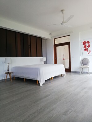 4 habitaciones, internet y ropa de cama