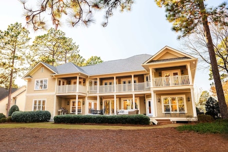 Exterior. Ramsey Cottage on Pinehurst No 9 - Spectacular️ Golf Views - Sleeps 26