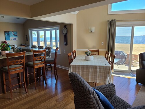 Beautiful Waterfront Vacation Rental on the Currituck Sound