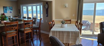 Beautiful Waterfront Vacation Rental on the Currituck Sound
