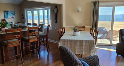 Beautiful Waterfront Vacation Rental on the Currituck Sound